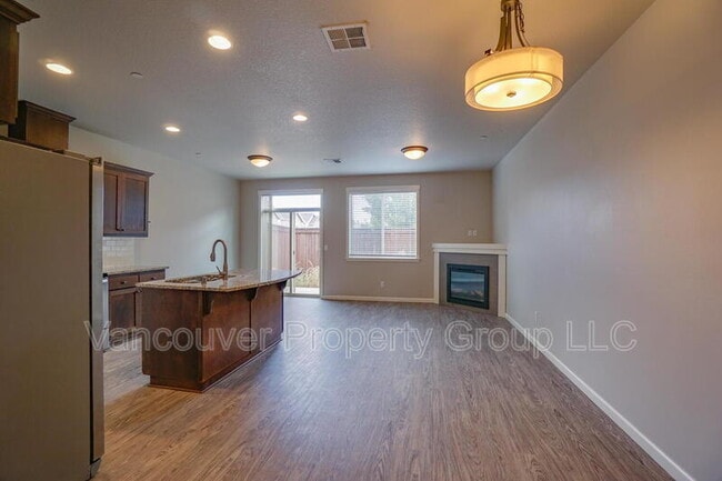 Building Photo - 5809 NE 71st Ave