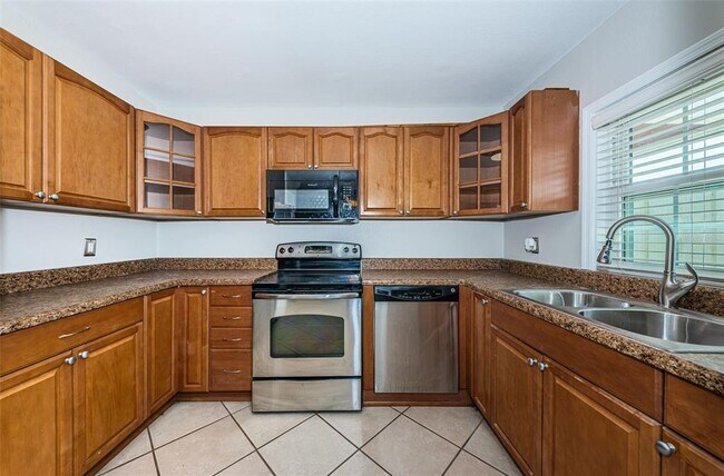 Building Photo - 5196 Beach Dr SE