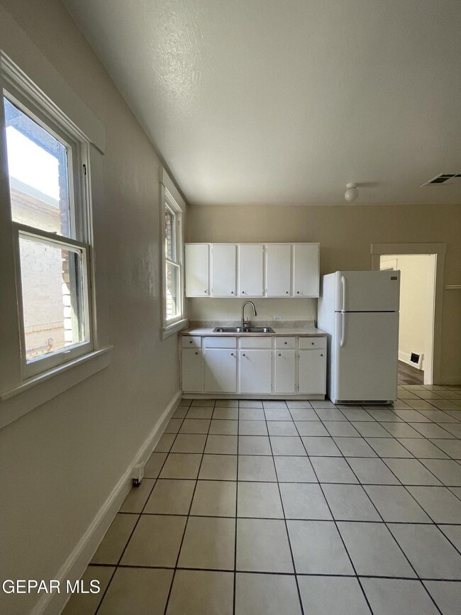 Building Photo - 1518 Lawton Dr