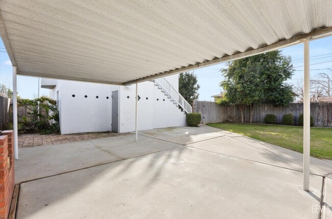 Building Photo - 811 Wilson Ave