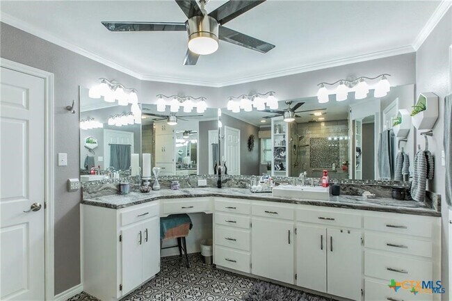 Building Photo - 3117 Kensington Ct