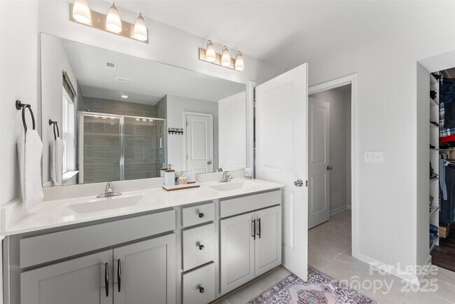 Building Photo - 5034 Moselle Ave