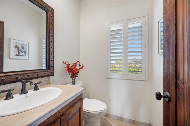 Building Photo - 6750 Golden Pheasant Ln