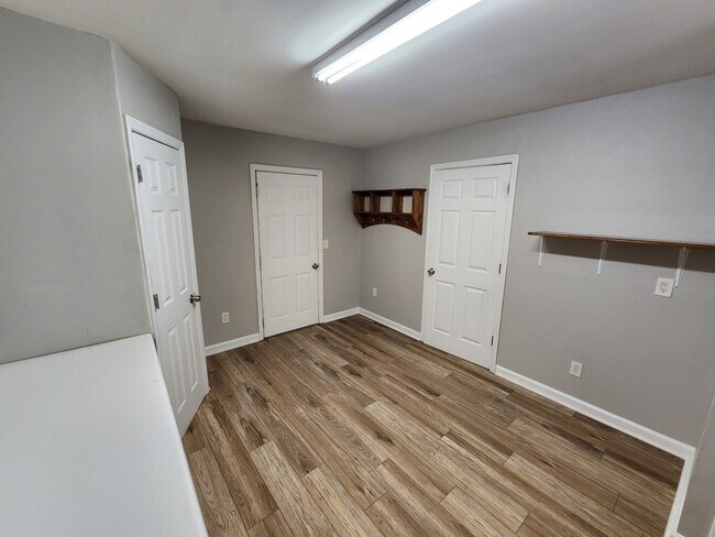 Building Photo - 829 E Glochester Pl NW