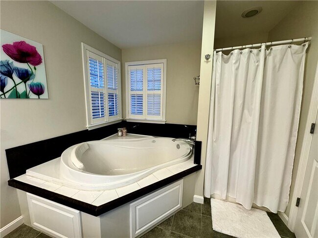 Building Photo - 34 Marian Ave