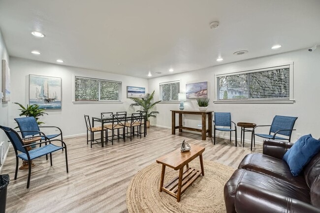 Building Photo - Beautiful 2Bed/1.75Bath in an Exclusive Community in the heart of Kirkland!