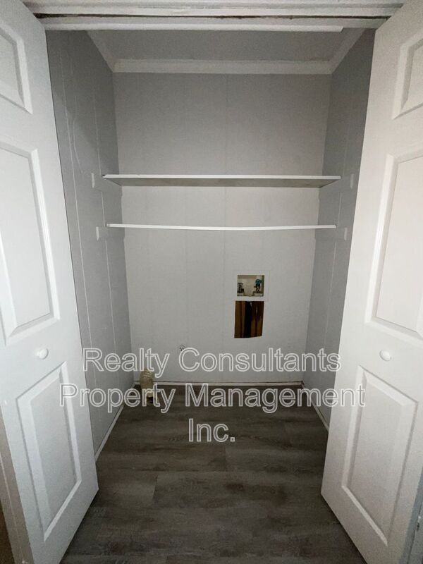 Building Photo - 113 Cox Ave