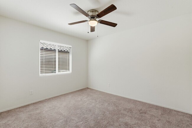 Building Photo - 4bedroom 2 bath single family home!