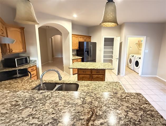 Building Photo - 10605 Foothill Dr