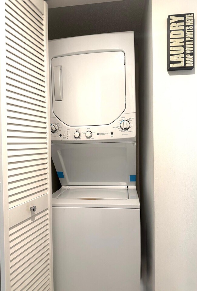 Building Photo - 3050 NW 42nd Ave