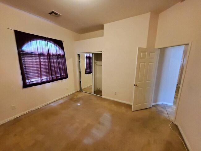 Building Photo - 7425 Malven Ave