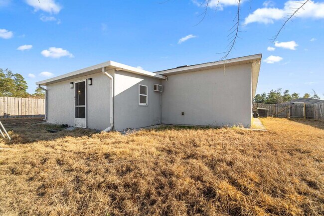 Building Photo - Spacious 3BR Home with Tile Floors & Spa-Like Primary Suite – Marion Oaks