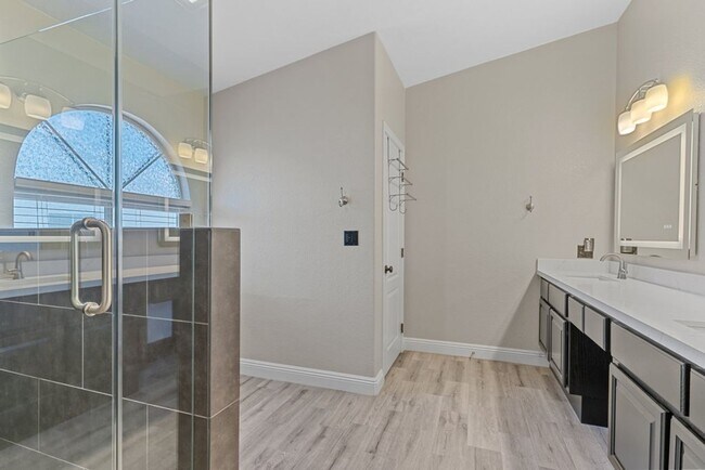 Building Photo - Spacious Single Story, 4 Bedroom "Henderso...