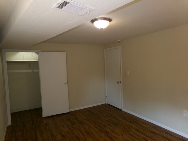 Building Photo - 1132 Ponderosa Dr