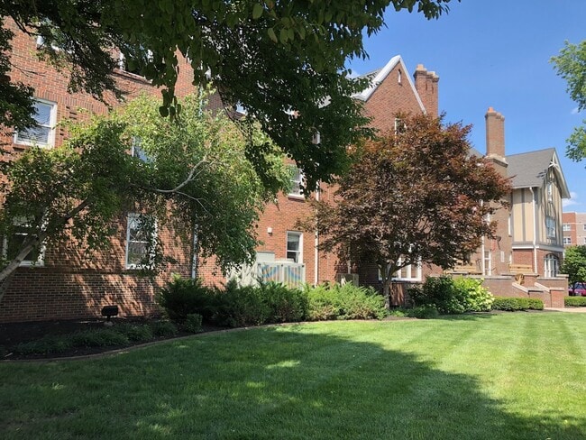 Building Photo - 308 North St - Meal Service Included
