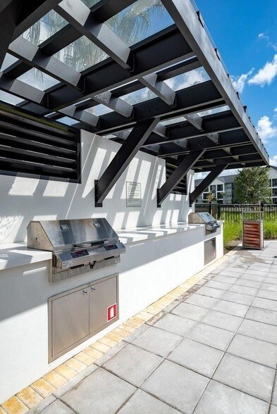 Building Photo - 3020 Base Blvd