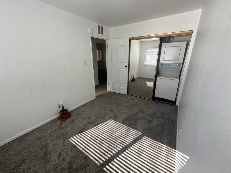 Building Photo - 995 Paulson Ct