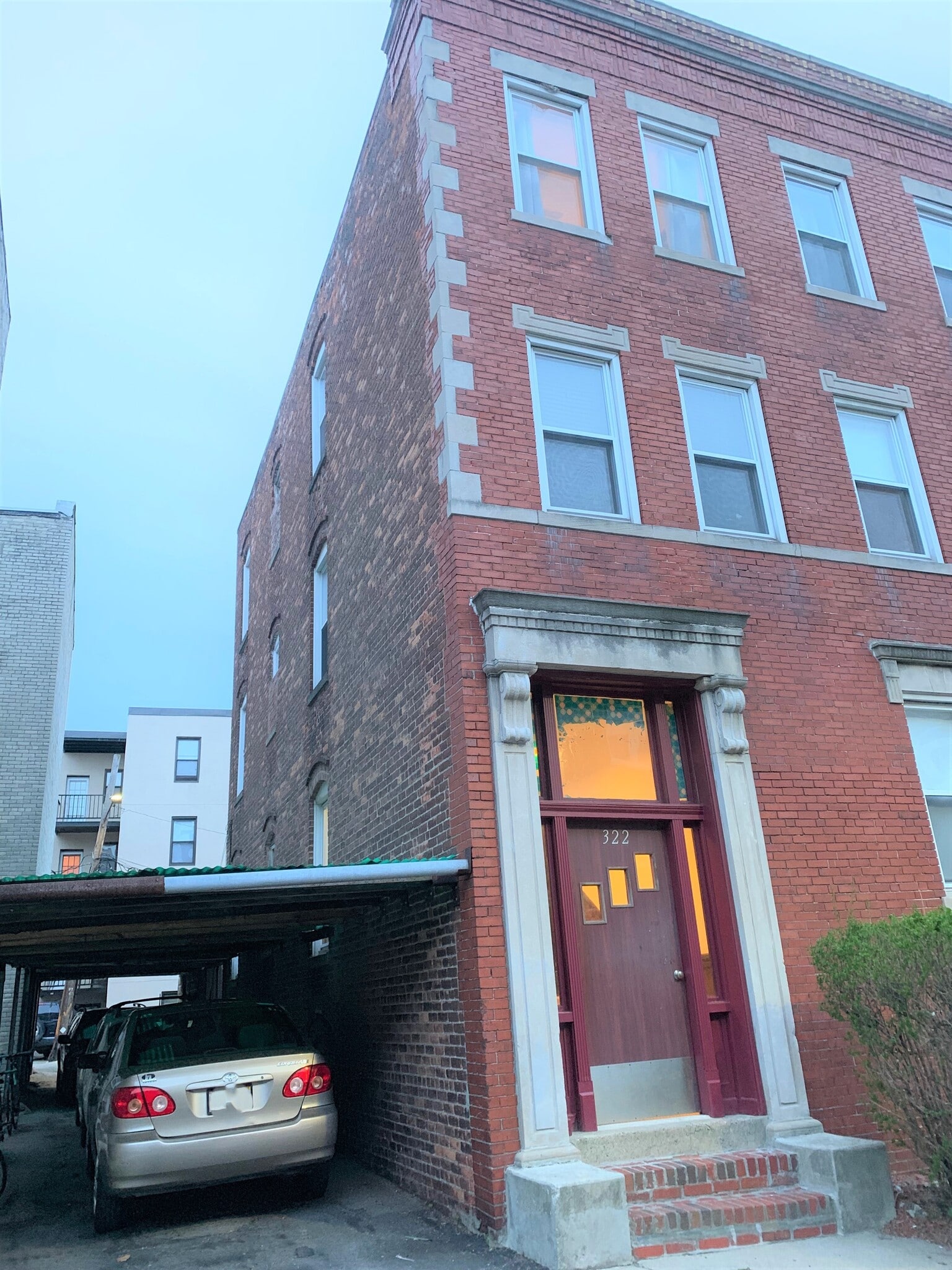 Building Photo - 322 Summit Ave