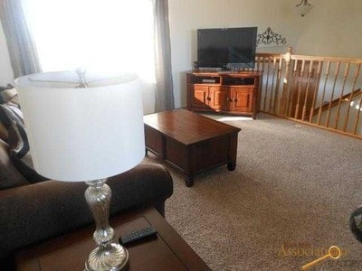 Building Photo - 4 BEDROOM | 2 BATH | SPLIT FOYER HOUSE | GARAGE | RAPID VALLEY