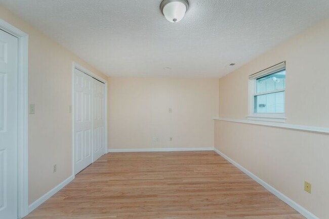Building Photo - 5951 Staffordshire Cir