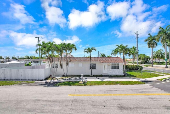 Building Photo - 2400 SW 103rd Ct