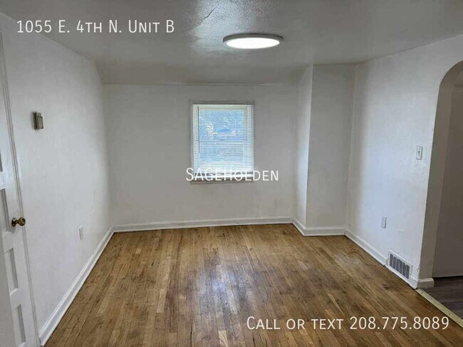 Building Photo - 1055 E 4th N