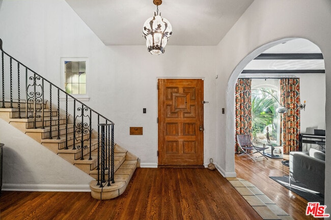 Building Photo - 1632 N Orange Grove Ave