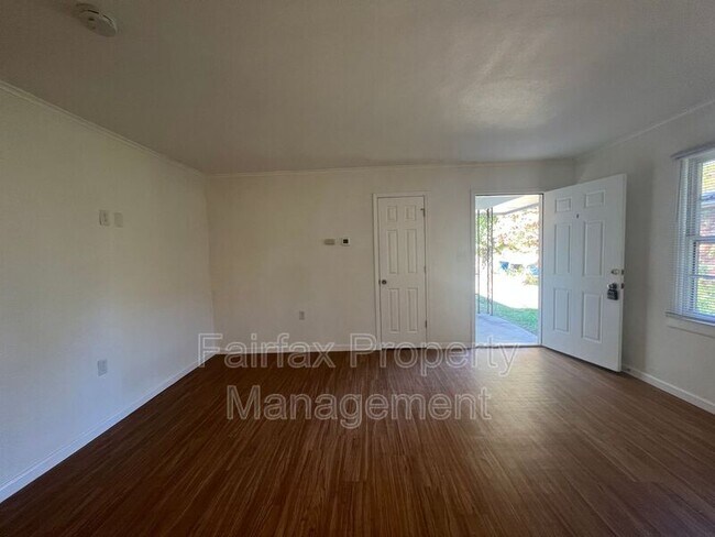 Building Photo - 512 Burlington Ave