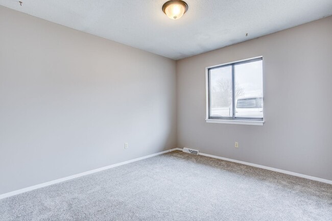 Building Photo - Four Bed, Two Bath!
