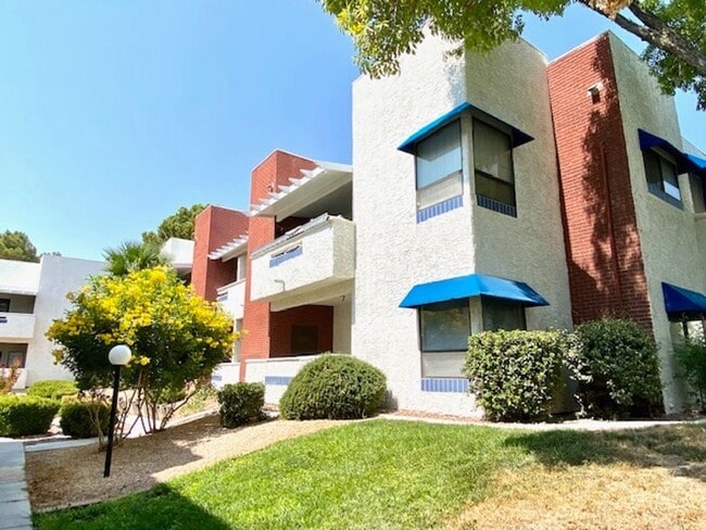 Building Photo - Available For Viewing On October 1, 2025. ...