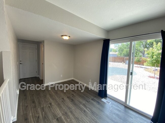 Building Photo - 9371 Bellaire Dr