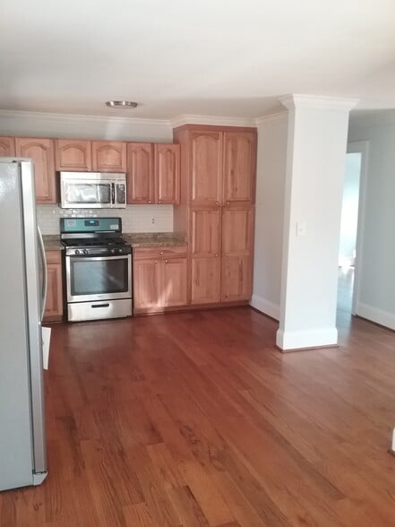 Brand new stainless-steel appliances and hardwood cabinets - 701 Rosalyn Dr