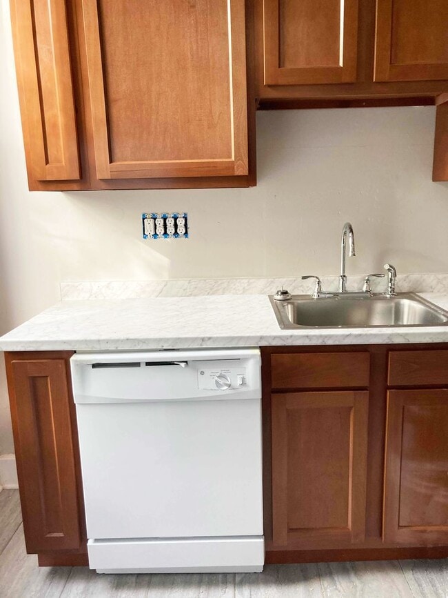 Building Photo - 3221 Bishop St