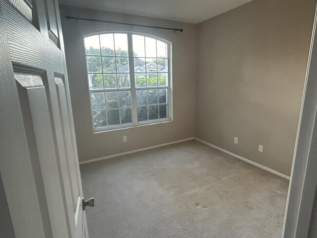 Building Photo - 6323 Sturbridge Ct