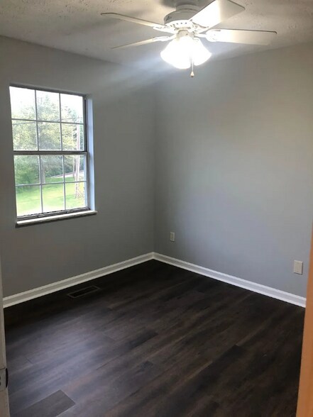 Building Photo - 9201 Shady Bend Ln