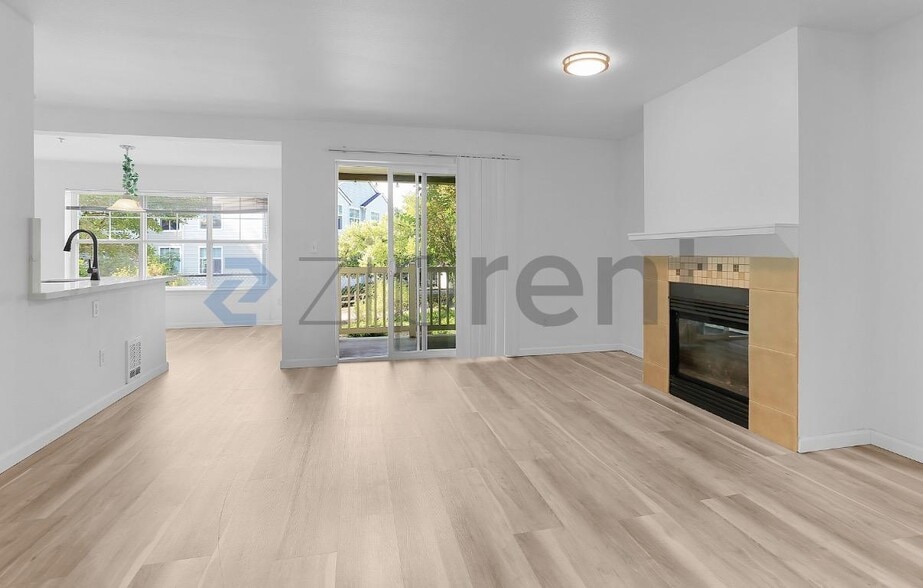 Building Photo - Unit A105