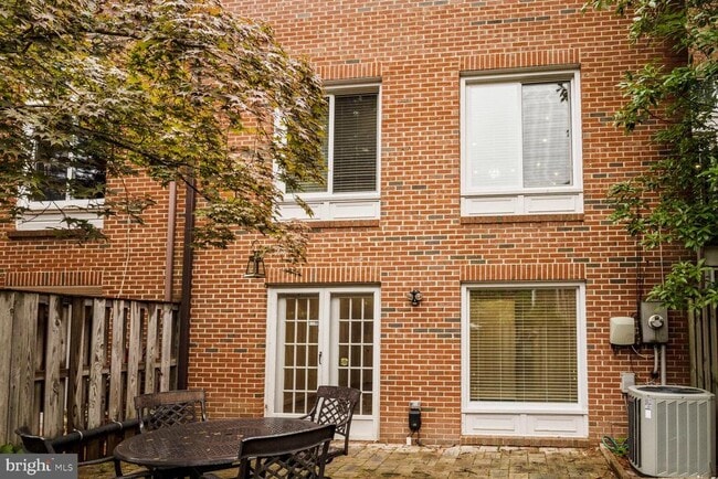 Building Photo - 6929 Mclean Park Manor Ct