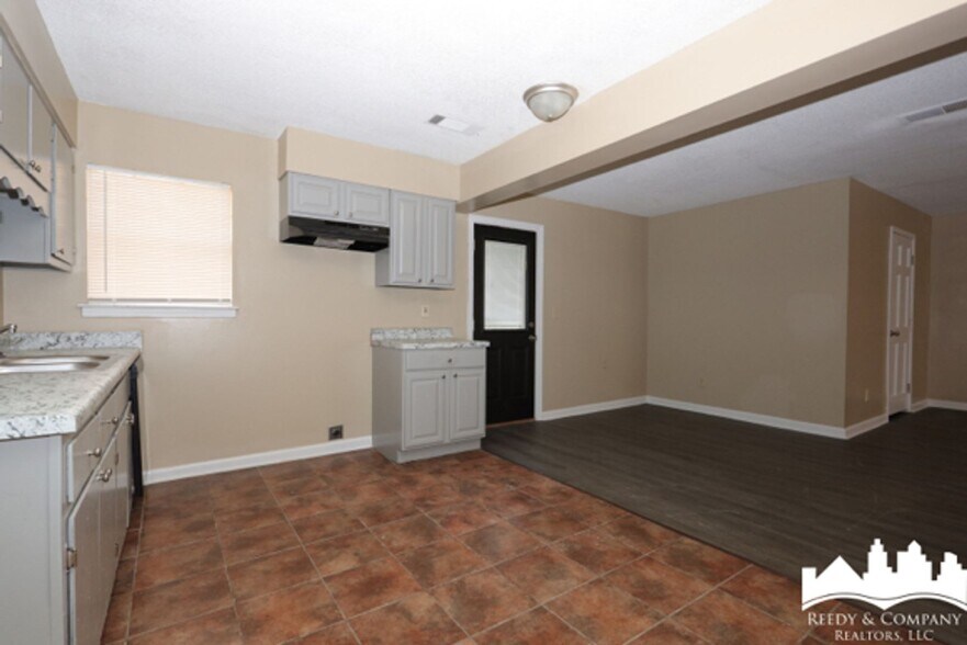 Building Photo - 5343 Cedar Bluff Dr