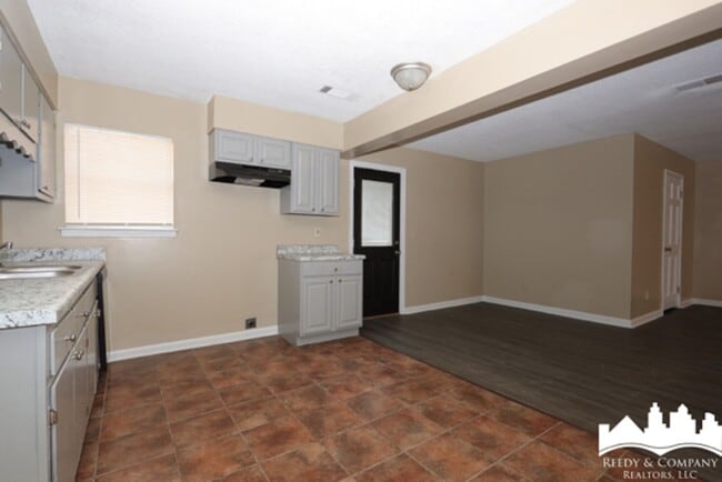 Building Photo - 5343 Cedar Bluff Dr