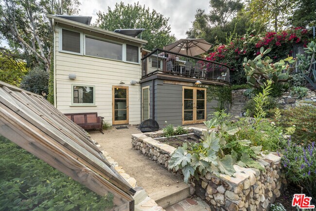 Building Photo - 816 Basin Dr