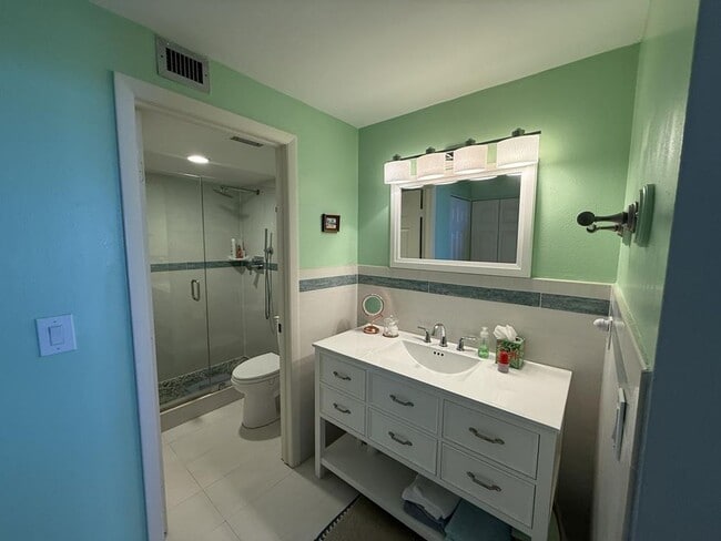Building Photo - 440 Seaview Ct