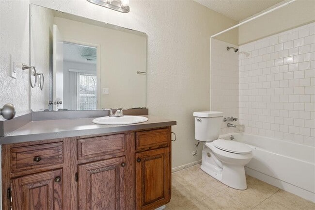 Building Photo - 6203 SE 47th St