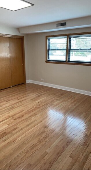 Building Photo - 6304 N Cicero Ave