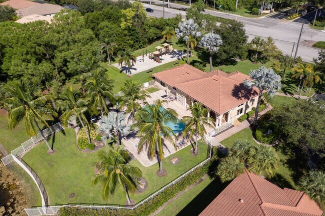Building Photo - ** IBIS CLUB ** 3 BED / 2 BATH - CONDO - G...
