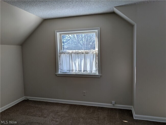 Building Photo - 703 Avondale St