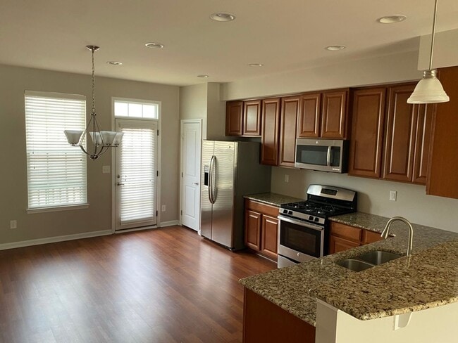Building Photo - Walk To Shopping, Dining, and Greenway - Fantastic Antiquity Location