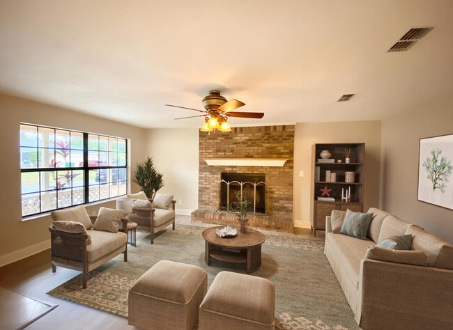 Building Photo - 361 Evergreen Pl