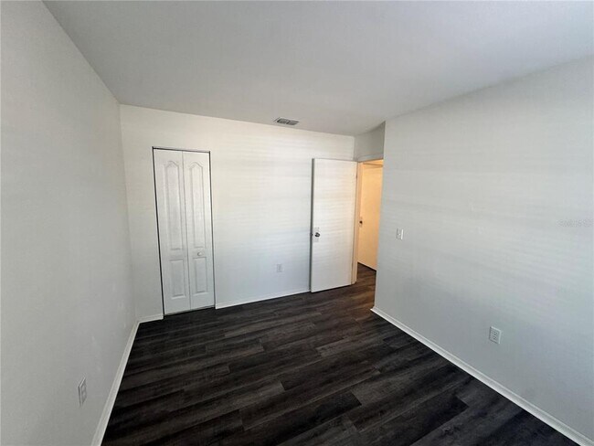 Building Photo - 316 E Primrose Ln