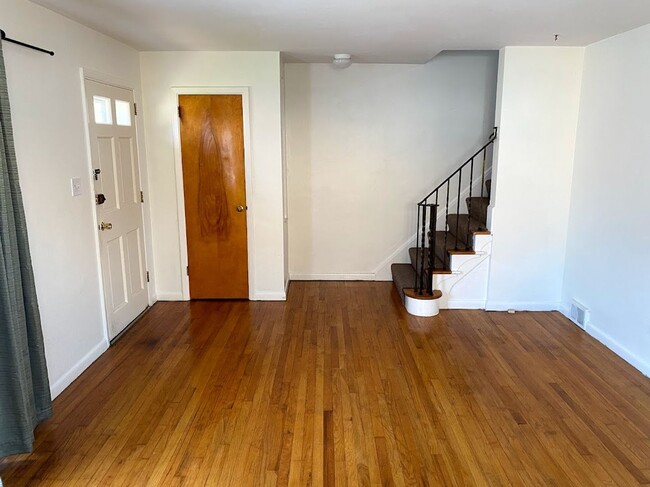 Building Photo - Well Kept Duplex in the Shaler Area