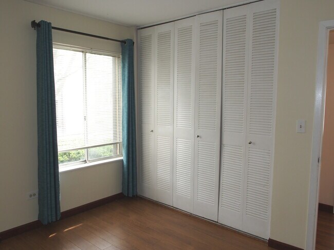 Building Photo - 6158 Knoll Way Dr